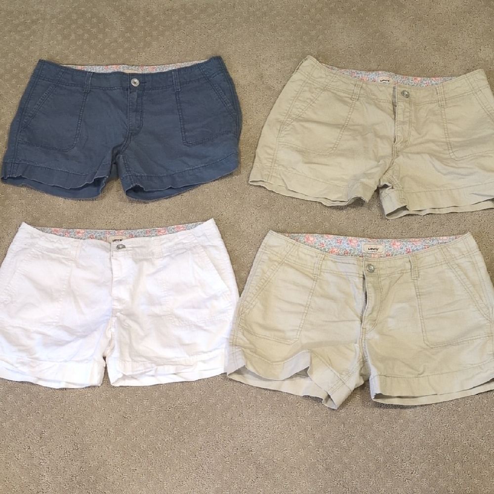 Women's Levi's Casual Shorts - Lot Of 4: Blue, White, and Tan(2)